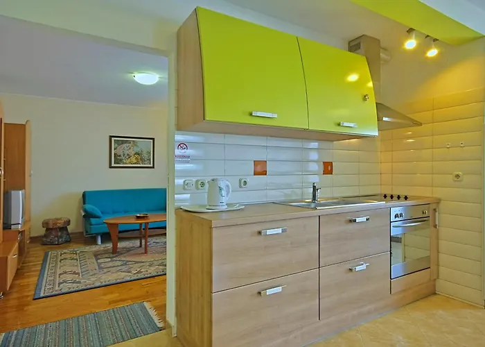 With Parking Space - 22649 아파트